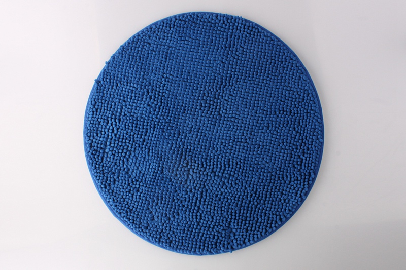 Chenille forma biribila hoteleko atea eta bainu-zerbitzuak